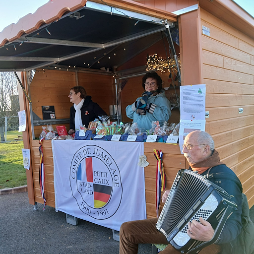 Stadland – Freundeskreis verkauft Krollkuchen und Klaben in Petit Caux für Kinder- und Jugendaustausch